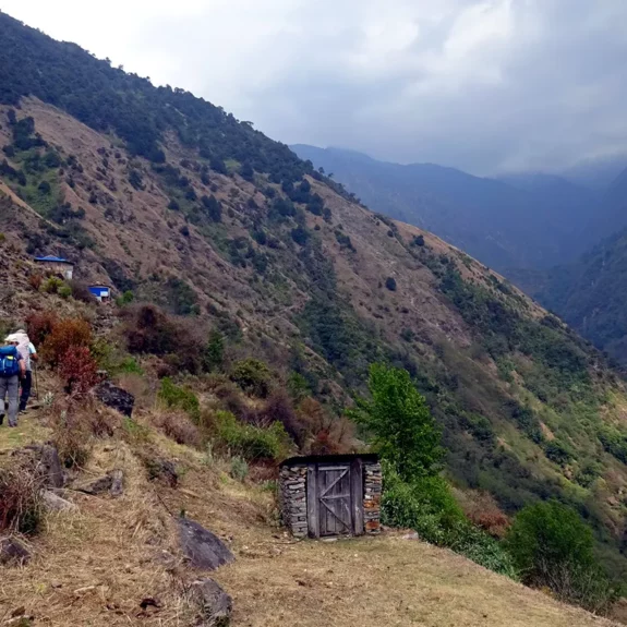 Approaching Amjilosa