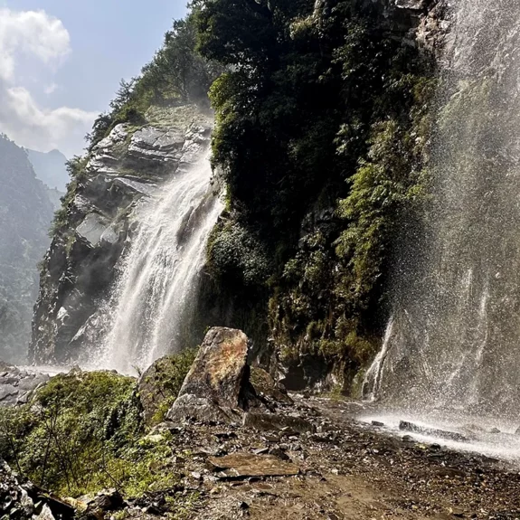 Between Macchakhola and Jagat