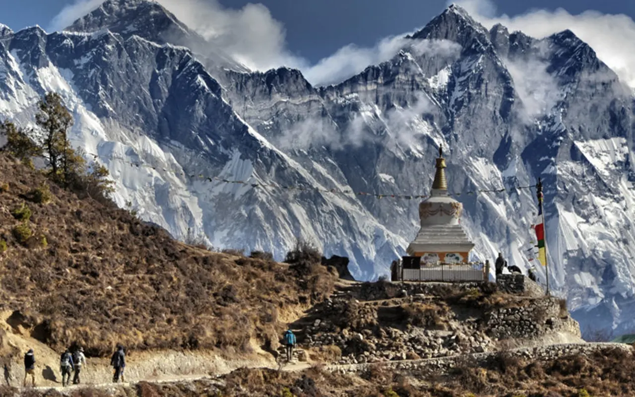 How Long Does the Annapurna Circuit Trek Take? Complete Duration Guide 4 Annapurna Circuit Trek View