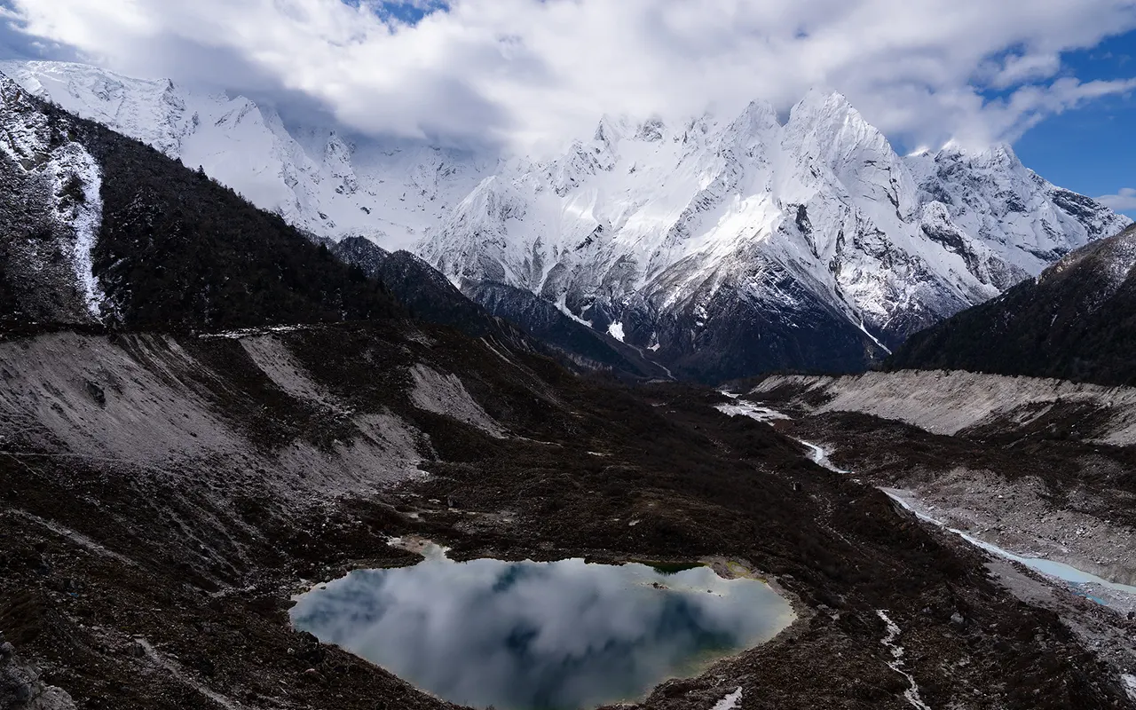 Manaslu Circuit Trek for Beginners: Is It the Right Trek for You? 2 Manaslu Circuit Trek